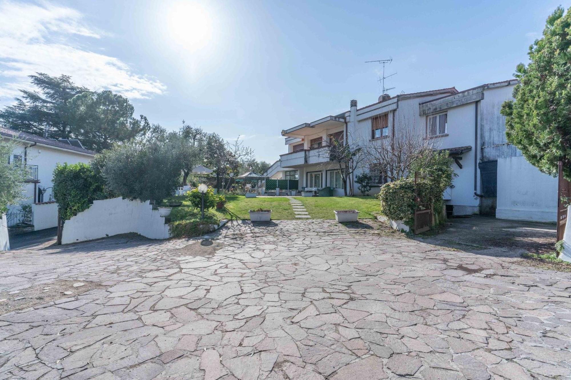 Апартаменты Ampia Dimora A Salo Con Parcheggio E Giardino Экстерьер фото